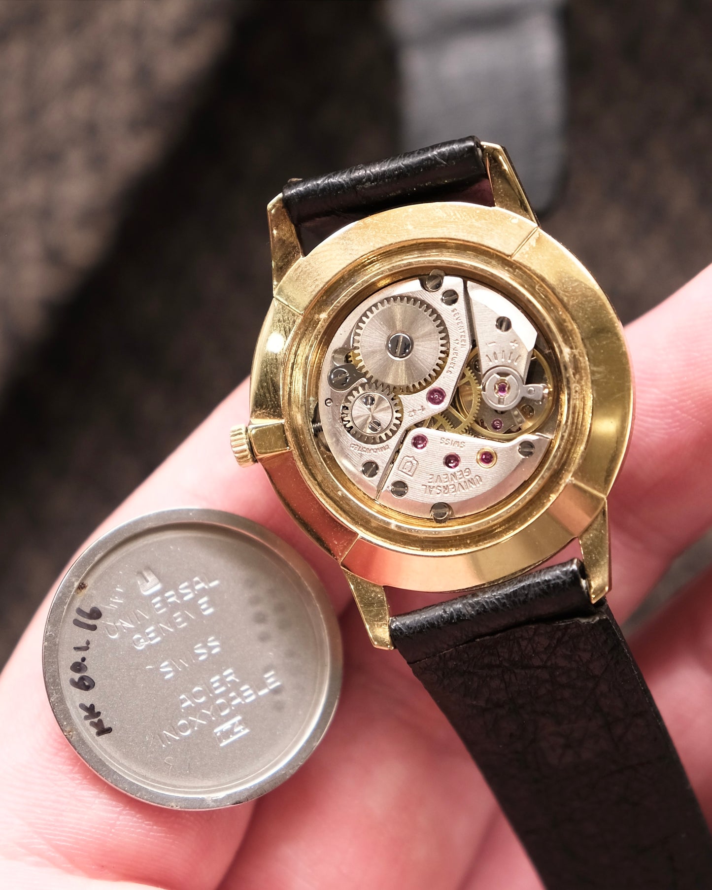 Universal Geneve Slim Dress Watch Manual Winding Gold