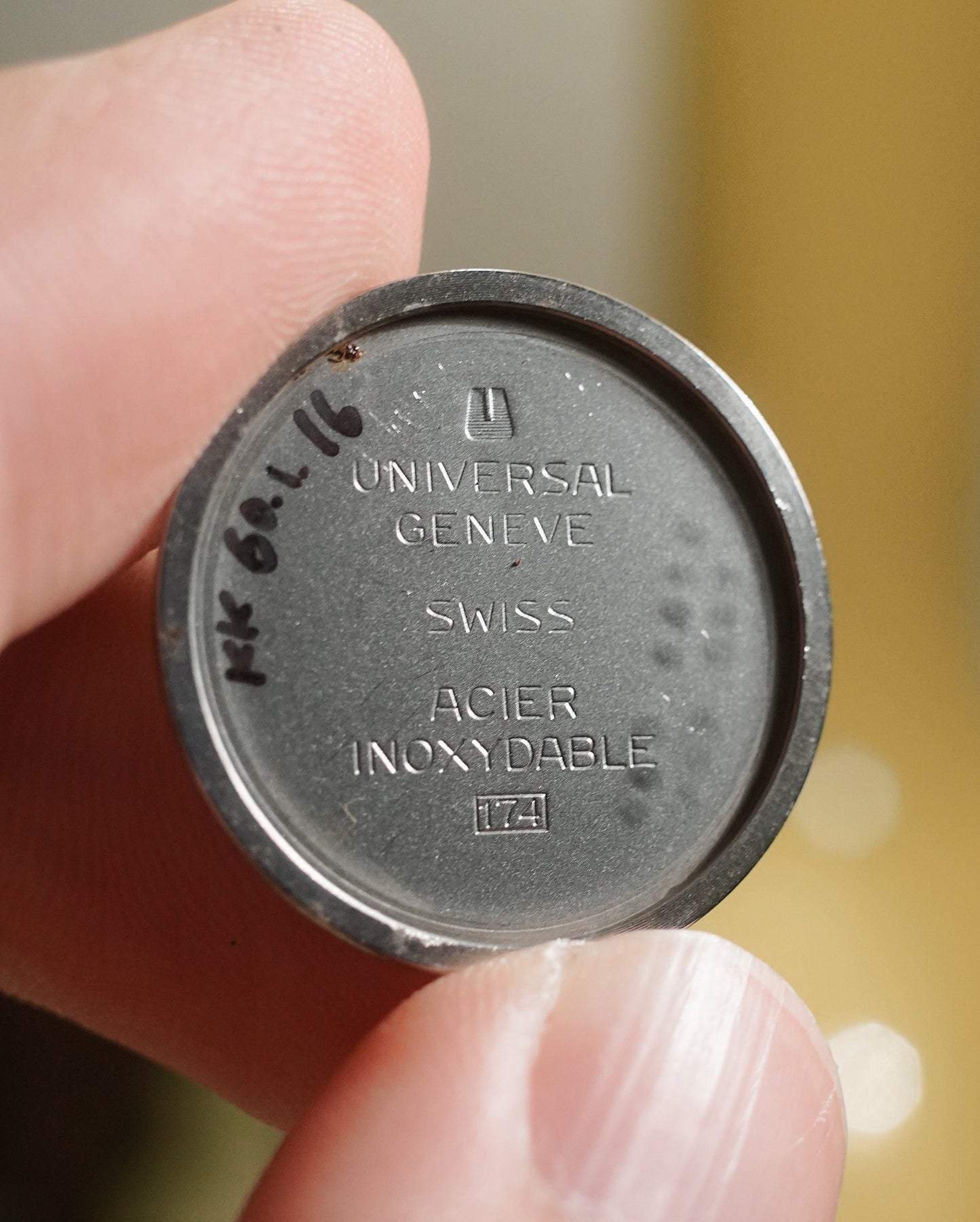 Universal Geneve Slim Dress Watch Manual Winding Gold