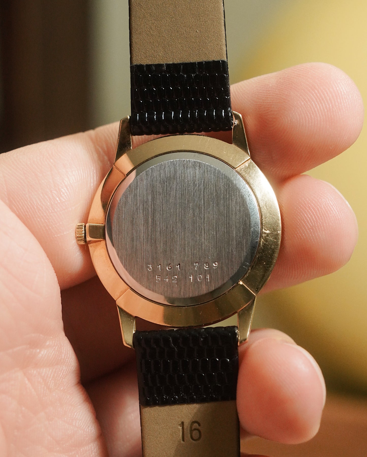 Universal Geneve Slim Dress Watch Manual Winding Gold